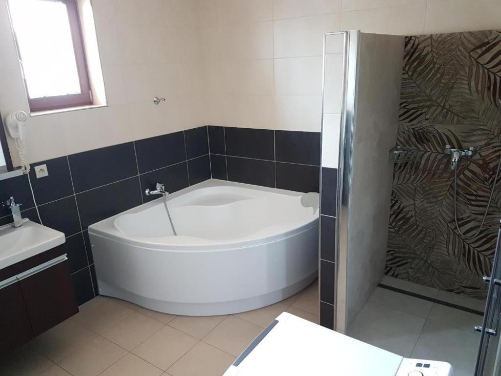 Vila Lexus Veľký Meder Exterior foto